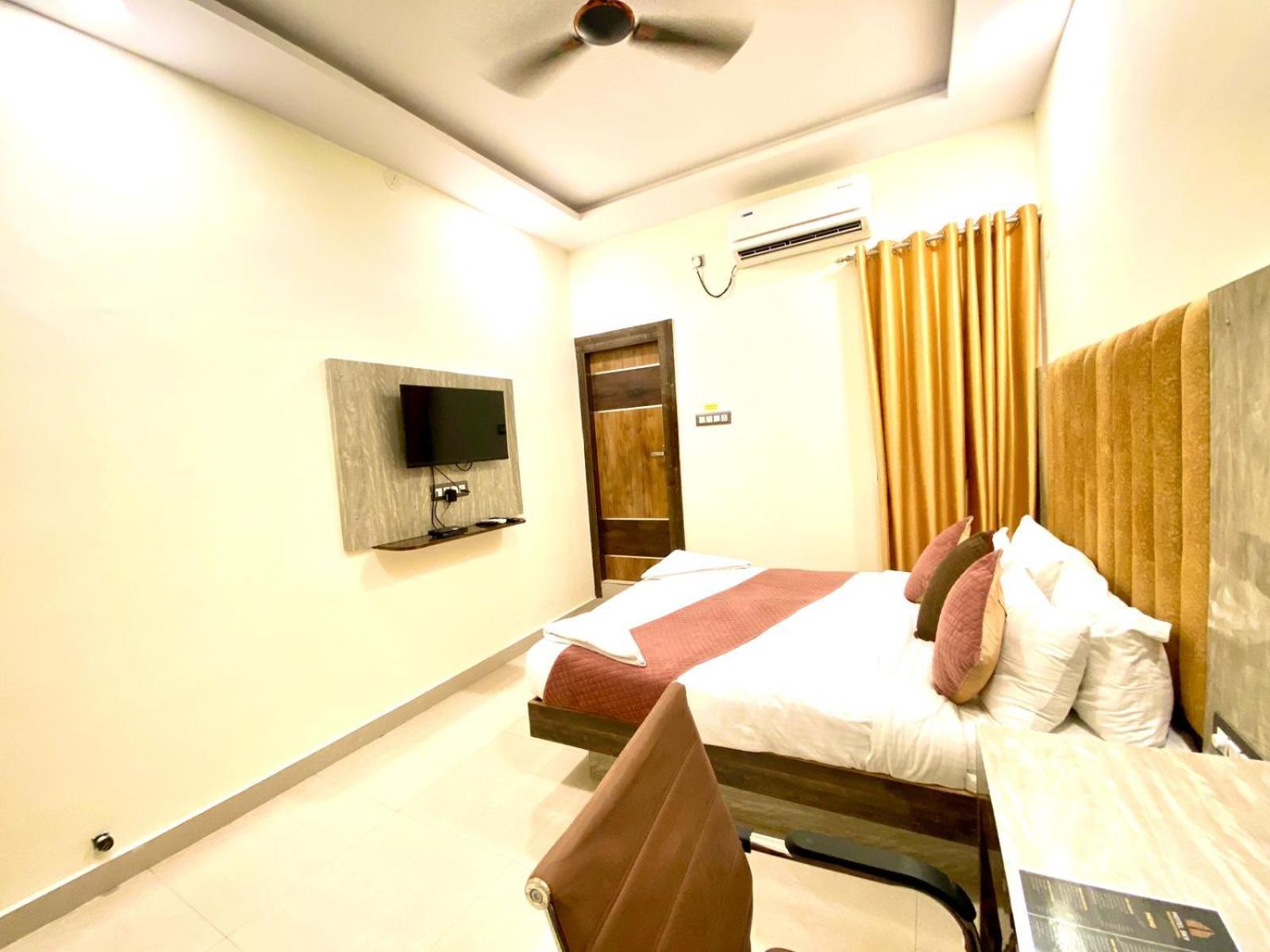 Hotel Sky International- Airport Zone Hyderabad Шамшабад Экстерьер фото